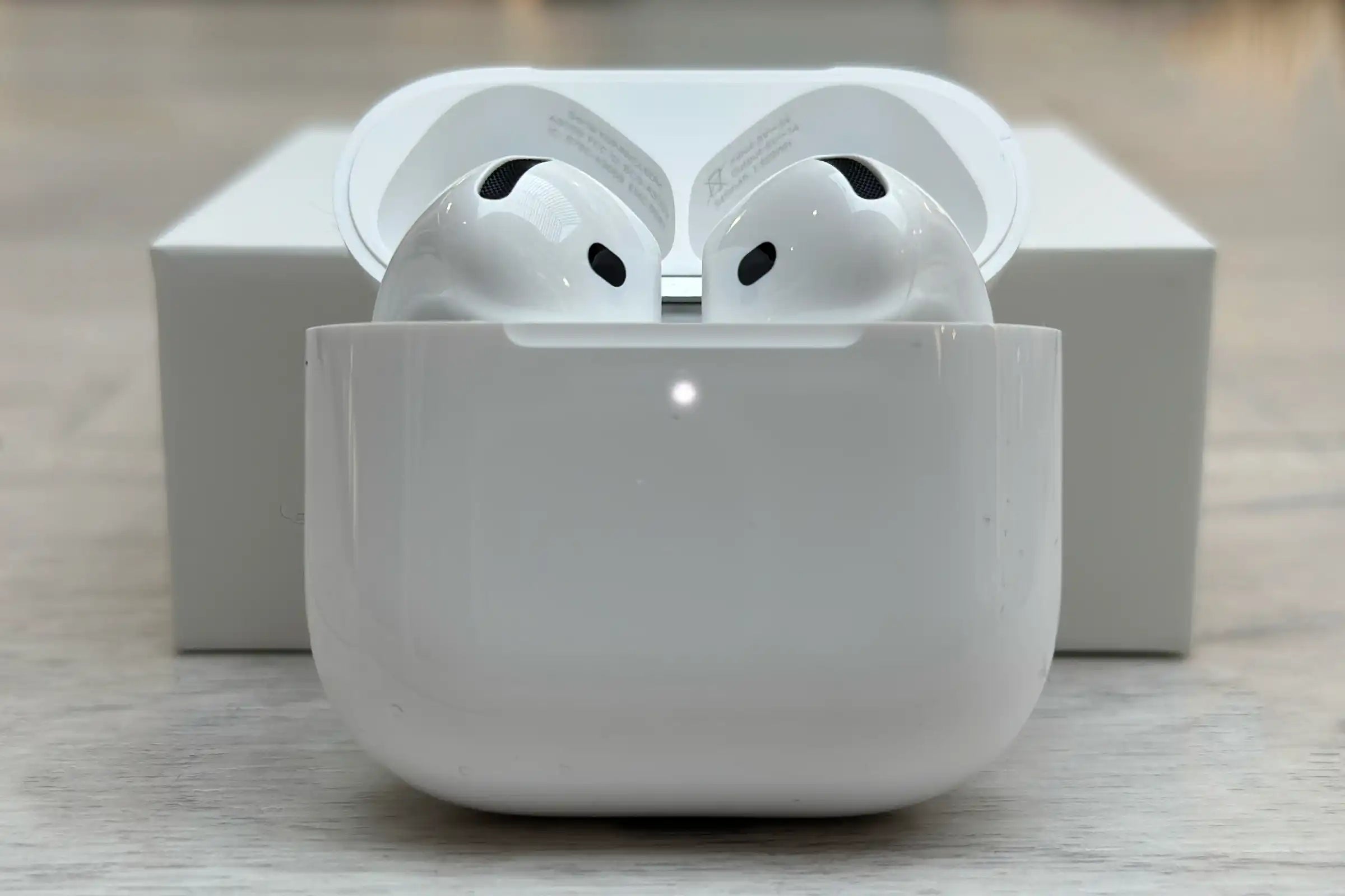 ¿Qué tienen de especial los AirPods 4 Reacondicionados frente a los AirPods Pro 3?