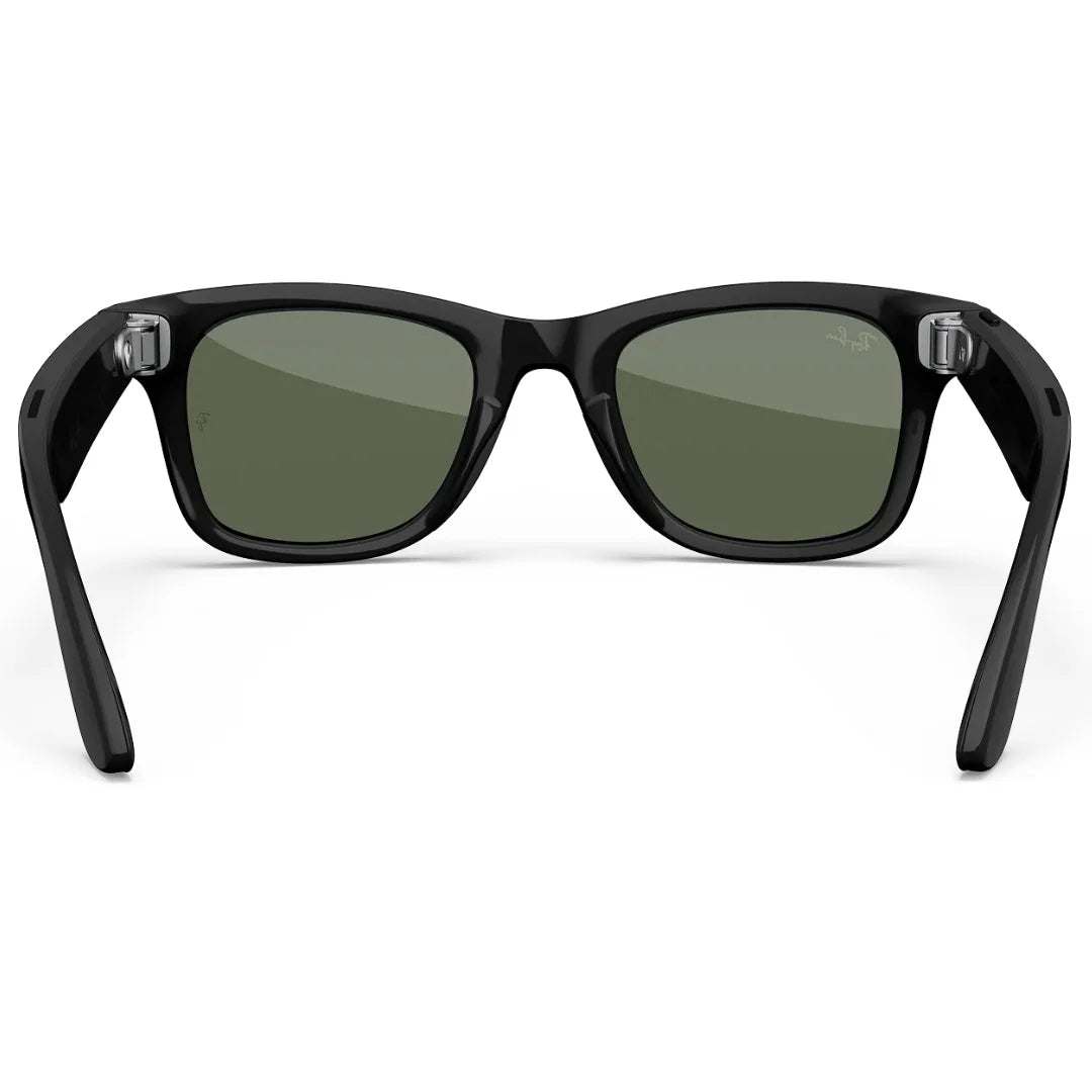 Gafas de sol inteligentes Ray-Ban Meta Wayfarer (Gen 2) en negro brillante y lentes verdes, vista trasera, mostrando los componentes de audio.