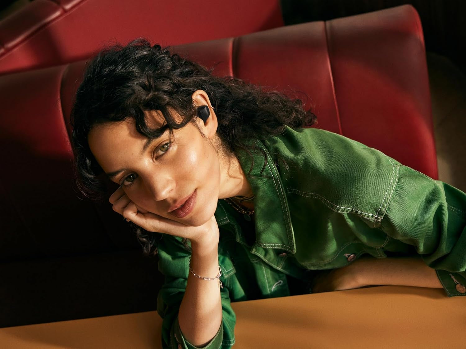 Sennheiser ACCENTUM True Wireless Auriculares - Sonido Nítido Con ANC Híbrida, Diseño Ergonómico, 28 Horas De Duración De Batería, Interfaz Táctil Y Calidad De Llamada Con Doble Micrófono - Negro